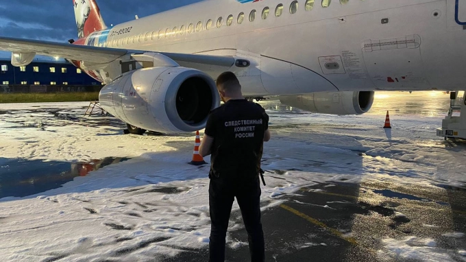 В Пулково задымился двигатель самолета из Cалехарда