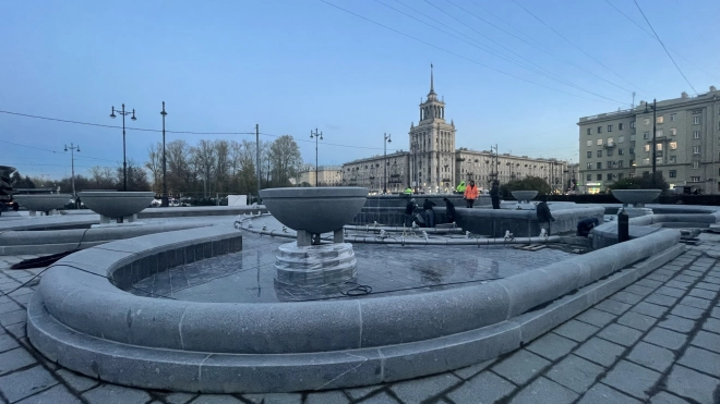 Напротив Российской национальной библиотеки завершили реконструкцию фонтана