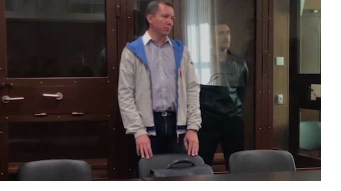 Актера Павла Устинова приговорили к 3,5 годам за нападение на омоновца