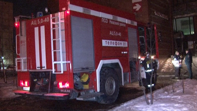 Ночью спасатели тушили горящую квартиру на улице Шаврова