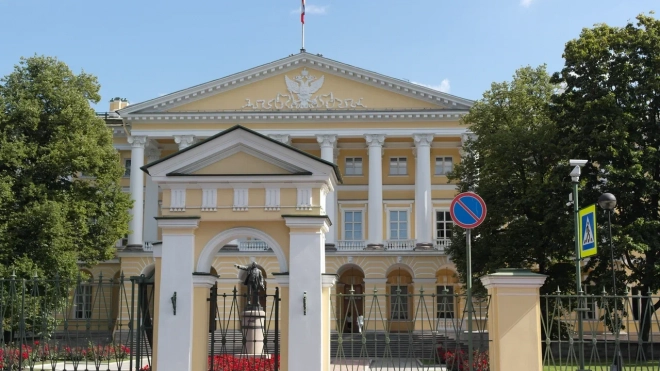 В бульваре на Смоленской набережной установили беседку и спортивную площадку