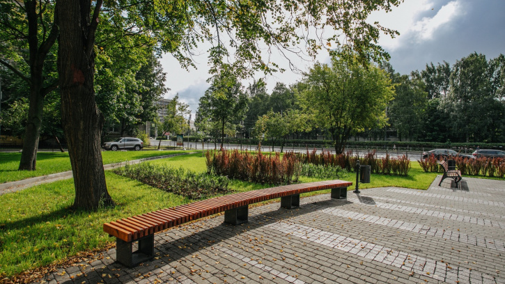 В Петербурге после капитального ремонта открыли сквер на Торжковской улице В Петербурге после капитального ремонта открыли сквер на Торжковской улице