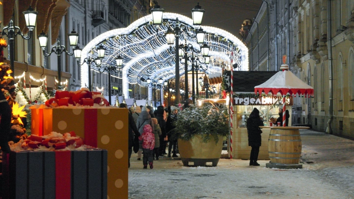 На световые композиции к Новому году и Рождеству в Петербурге потратят 41,9 млн рублей