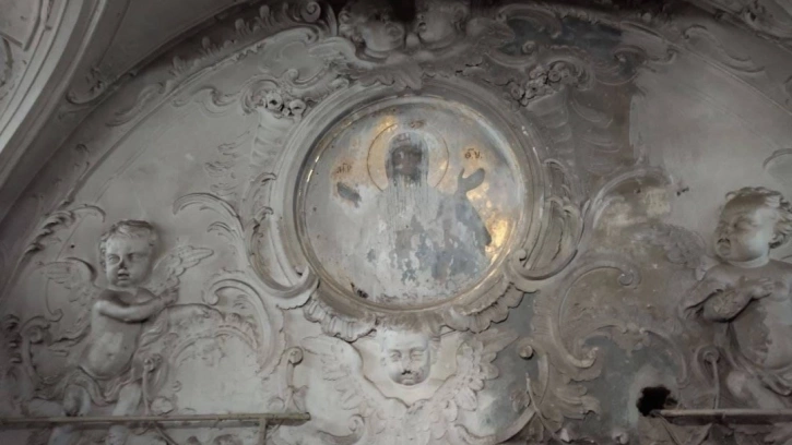 В башне Смольного при реставрации обнаружили лик Богородицы