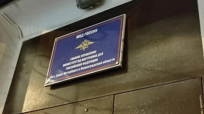 Рецидивист пытался разбить машину скорой помощи на Васильевском острове