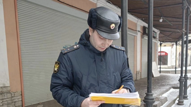 В Петербурге демонтировали незаконные павильоны на территории Апраксина двора