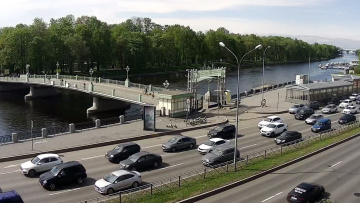 Из-за грубых нарушений при дорожных работах на Приморском проспекте образовалась пробка в 5 километров 