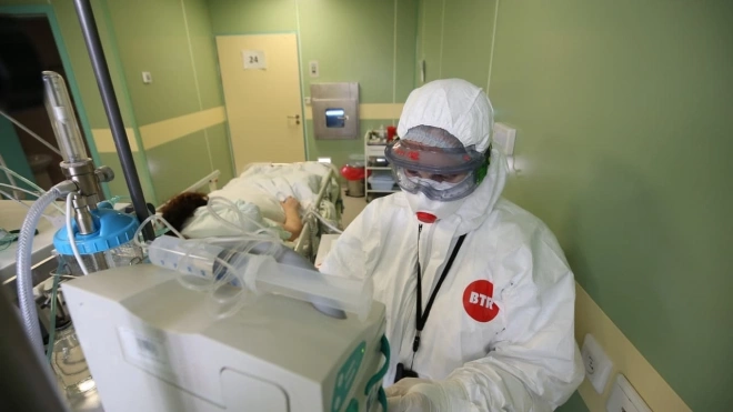 Суточная заболеваемость коронавирусом в Петербурге превысила 3 тыс. человек впервые с марта