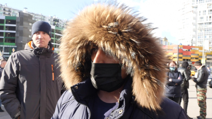 Петербуржец через суд потребовал от Cмольного раздавать маски бесплатно