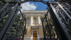 Центробанк России временно приостановил переводы со счетов нерезидентов из ряда стран на счета за границей