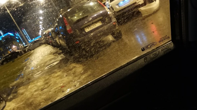 На улице Маршала Казакова 6 автомобилей стали участниками массового ДТП