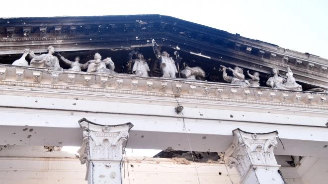 Губернатор Петербурга осмотрел подлежащие восстановлению объекты Мариуполя