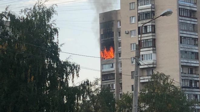Две комнаты и два балкона обгорели на улице Металлургов