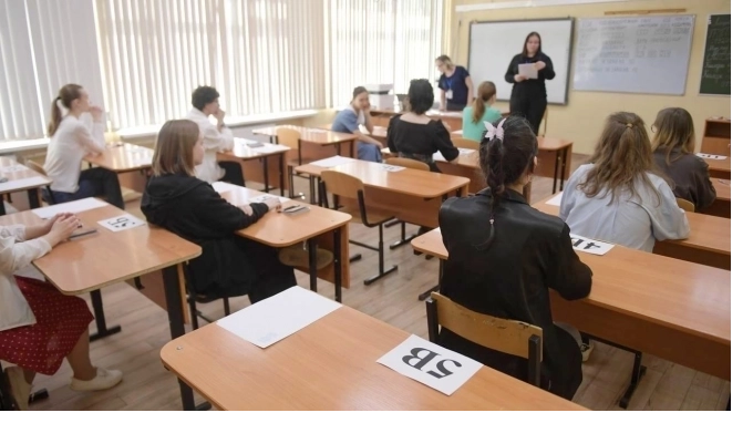 В Петербурге ЕГЭ  сдали 82,3 тыс. выпускников