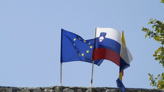 Словения освободила привитых "Спутником V" от карантина при въезде в страну