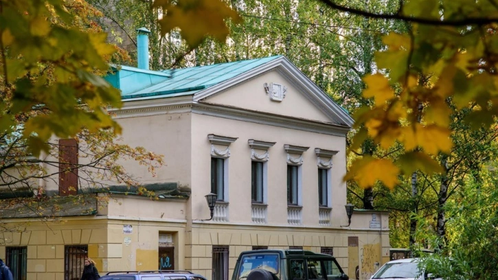 В Петербурге на реконструкцию кинотеатра "Уран" выделят еще 33 млн. рублей