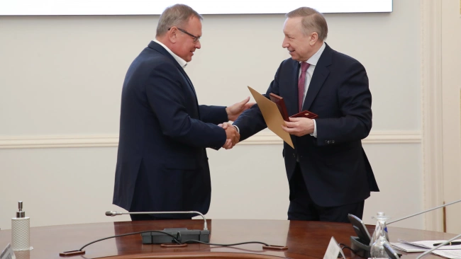 Глава ВТБ Андрей Костин награжден почетным знаком "За заслуги перед Санкт-Петербургом"