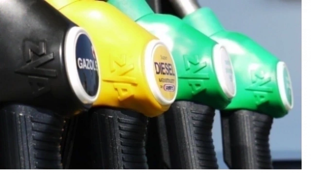 Бензин в России со средней ценой 51,3 рубля за литр стал вторым по дешевизне в Европе