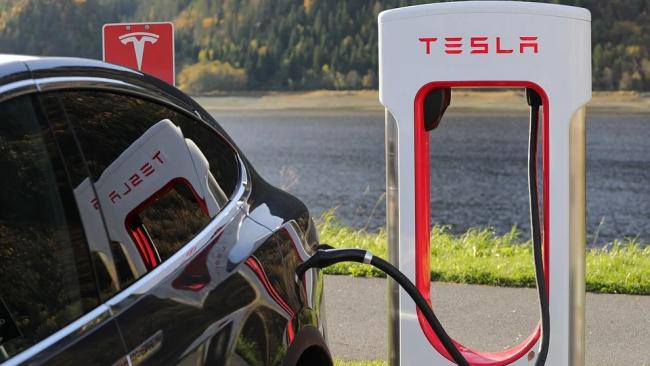 Илон Маск признал низкое качество электромобилей Tesla Model 3