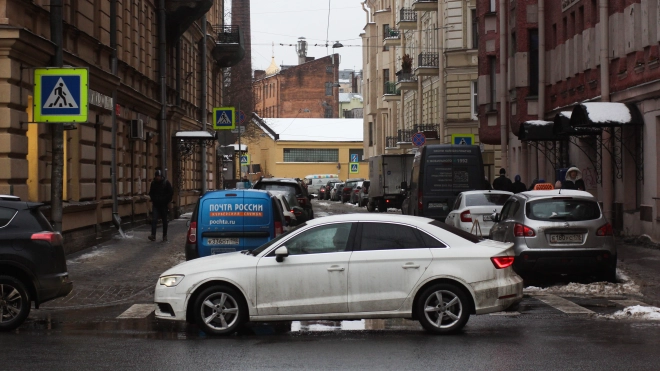 ГИБДД призывает петербургских водителей к осторожности на дорогах