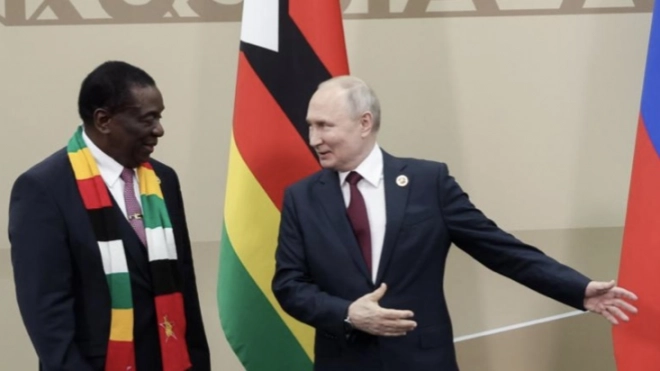 Путин подарил президенту Зимбабве вертолет на саммите Россия — Африка