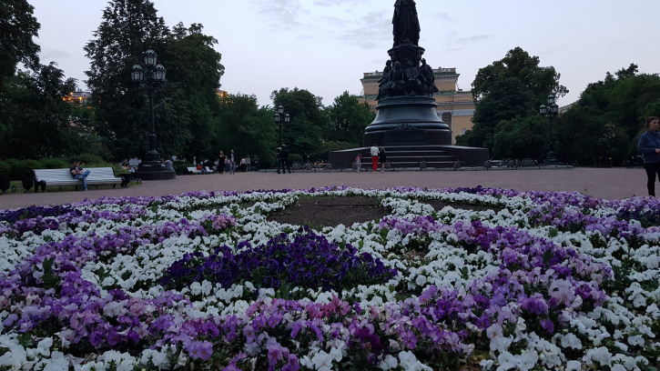 В Петербурге сады и парки открылись после шторма В Петербурге сады и парки открылись после шторма