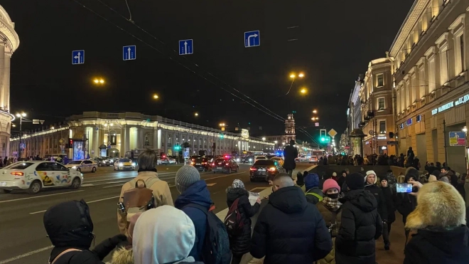 Более 900 человек арестовали за участие в протестах в Петербурге после 24 февраля