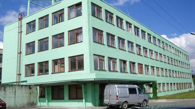 Сланцевский завод "Полимер" выплатит 2,5 млн рублей долга петербургскому партнеру