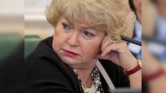 Эксперты оценили идею сенатора Нарусовой сменить название должности с губернатора на мэра Петербурга 