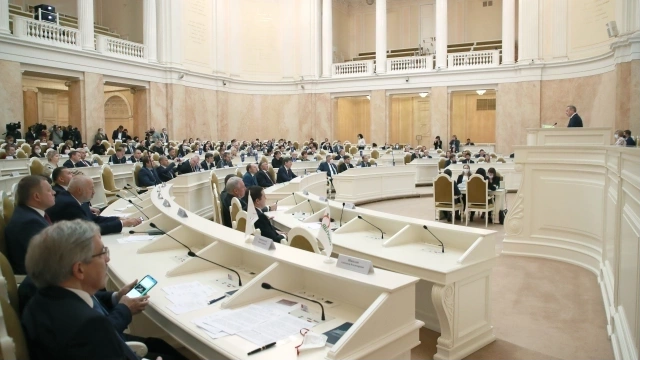 ЗакС Петербурга поддержал губернаторскую поправку бюджета на 2022 год