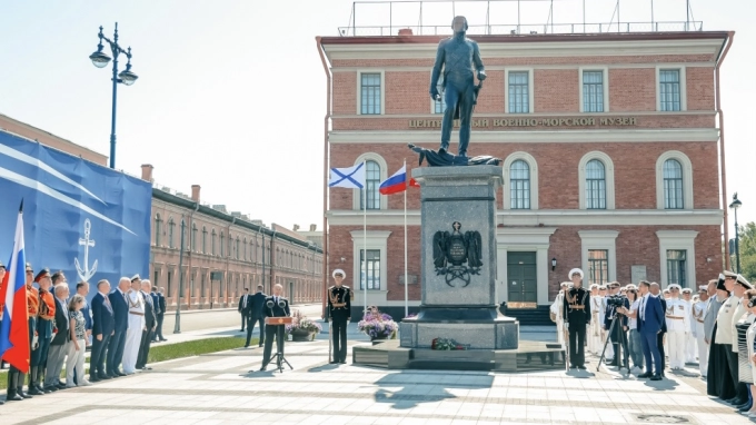 Путин открыл в Петербурге памятник адмиралу Федору Ушакову