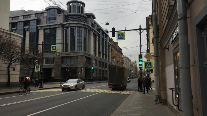 На Суворовском проспекте завершают тестировать "умные" светофоры для общественного транспорта