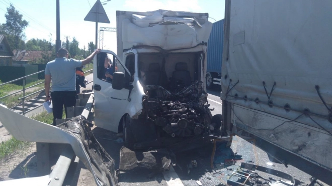 На Московском шоссе в Рябово столкнулись два грузовика