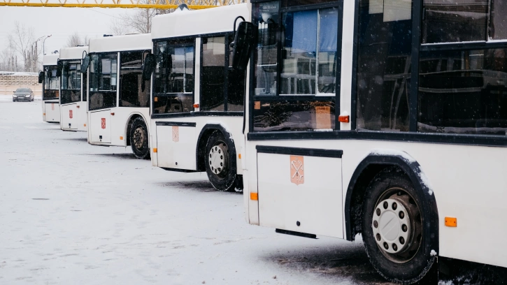 В Петербурге увеличили количество автобусов до поселка Металлострой 