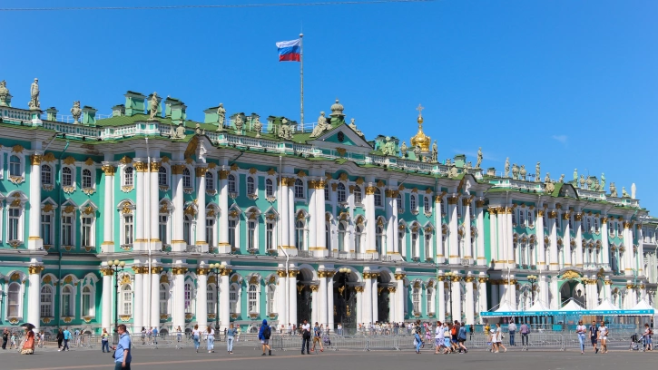 Эрмитаж планирует перекрасить фасады Зимнего дворца
