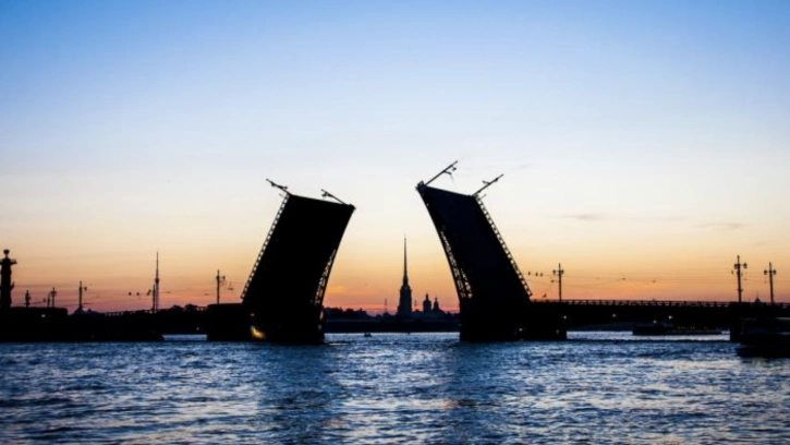 Шоу "Поющие мосты" вернется в Петербург с 17 июля 