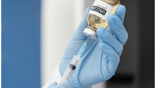 Pfizer и Moderna подняли закупочные цены на вакцины: мнение экспертов