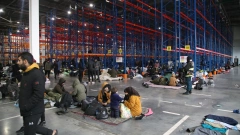 Погранкомитет Беларуси сообщил о перемещении беженцев от границы в устроенный властями лагерь