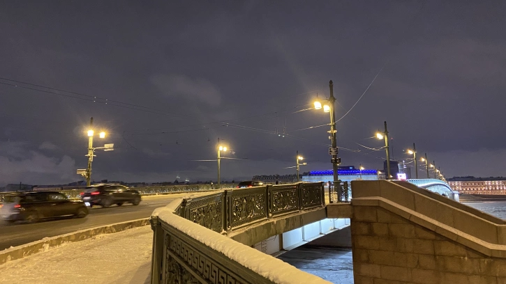 На Литейном мосту завершили реконструкцию наружного освещения