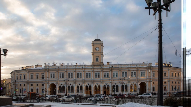 В Петербурге за сутки очистили от снега около 200 тысяч "квадратов" вокзальных территорий 