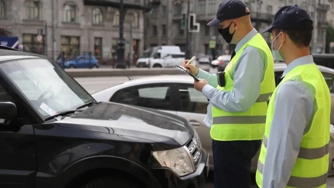 ГАТИ Петербурга выявила 133 нарушения правил парковки во дворах