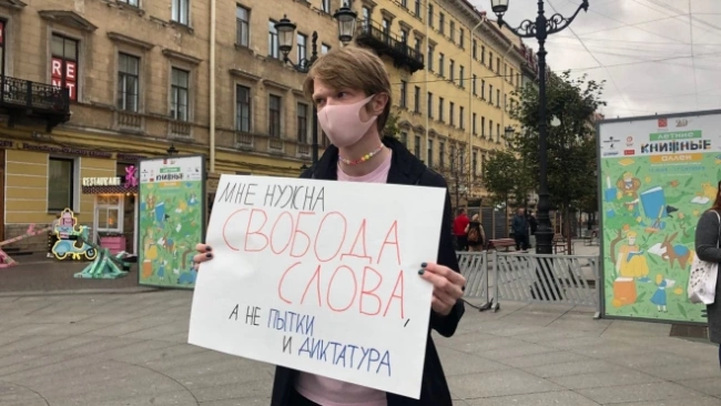 В центре Петербурга задержали участников пикетов в поддержку СМИ и свободы слова