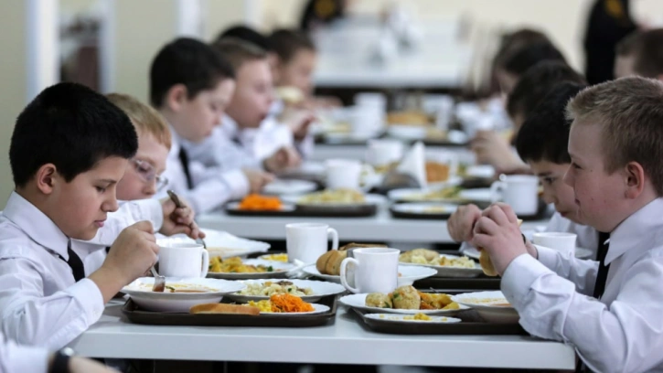 Петербург нуждается в дополнительном органе контроля за школьным питанием