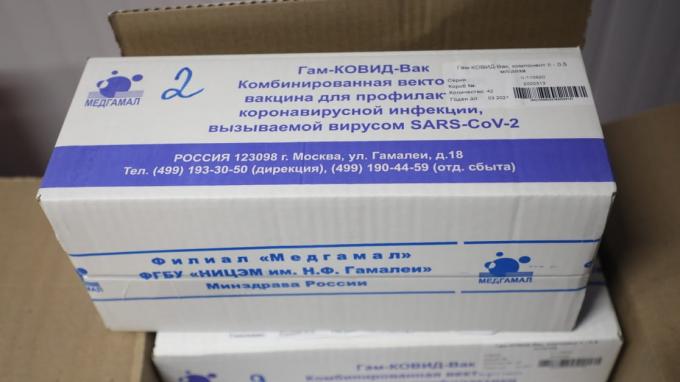 В Петербург доставили 400 доз вакцины