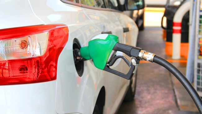 Автомобильный бензин в РФ за неделю подорожал в среднем на 5 копеек за литр