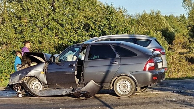 В Красном Селе в результате ДТП пострадали две несовершеннолетние пассажирки "Ниссана"