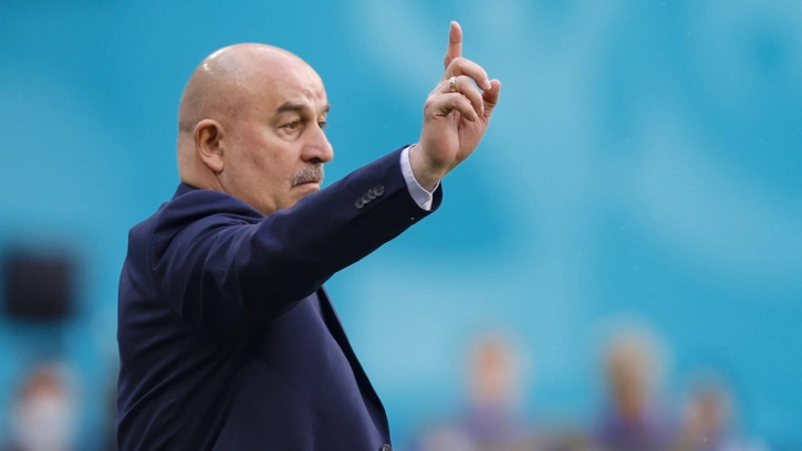 Черчесов отказался от неустойки за увольнение из сборной России