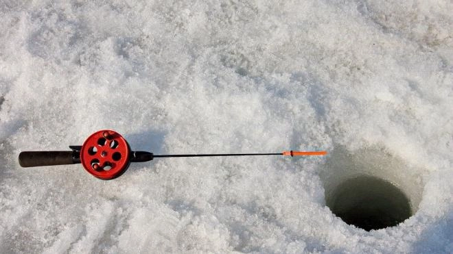 На льду Ладожского острова нашли замерзшее тело рыбака