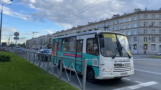 Стало известно, сколько в Петербурге поймали нелегальных маршруток, которые заменили на автобусы