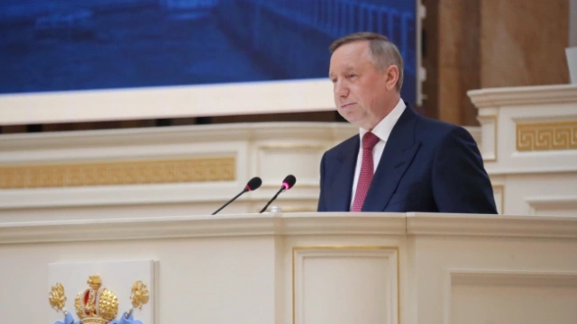 Губернатор Петербурга недоволен темпами вакцинации в городе